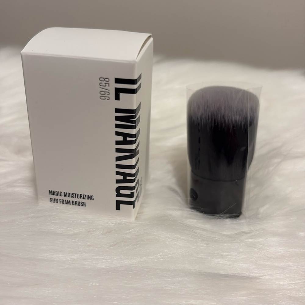 IL Makiage Magic Moisturizing Sun Foam Brush New In Box